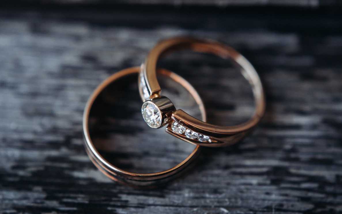 coffin engagement ring meaning