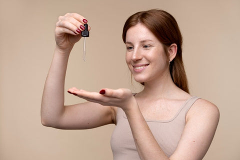 A woman using a niacinamide & lactic acid-infused serum