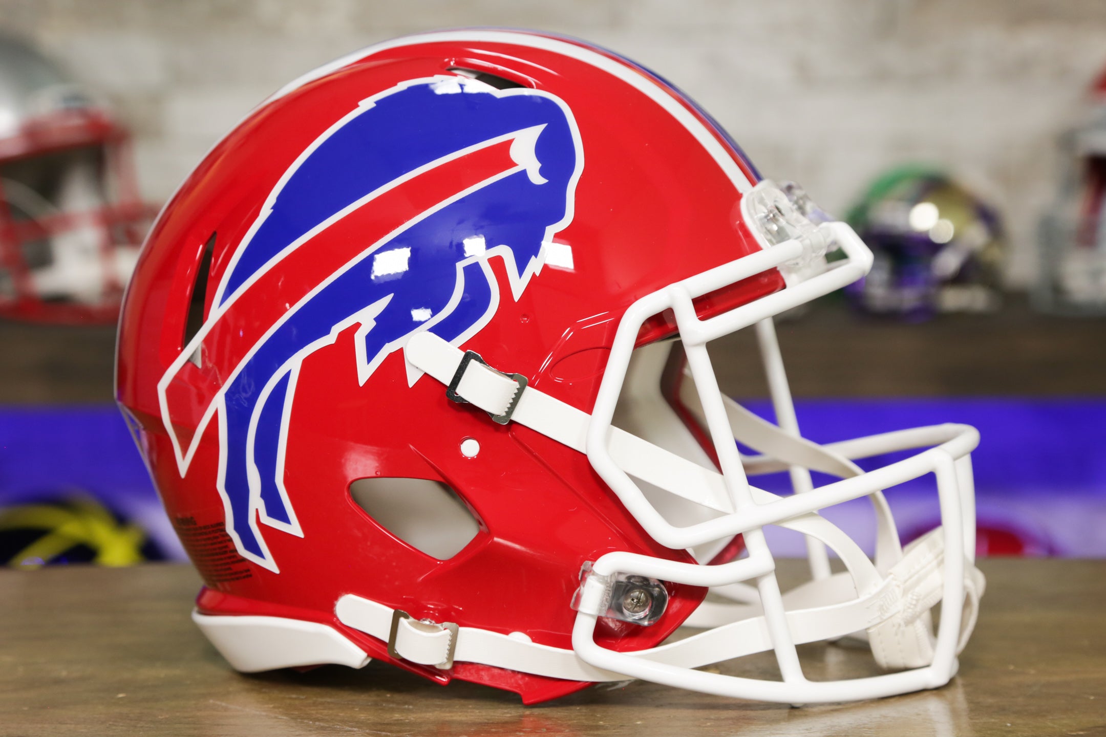 Buffalo Bills Helmets & Footballs