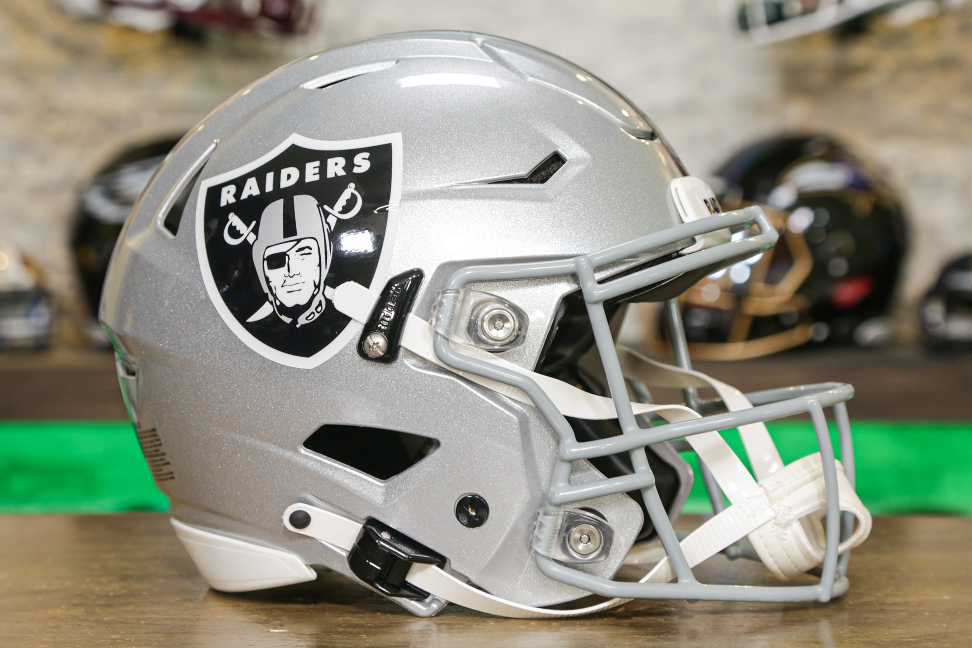 Las Vegas Raiders Riddell Speed Authentic Helmet – Green Gridiron, Inc.