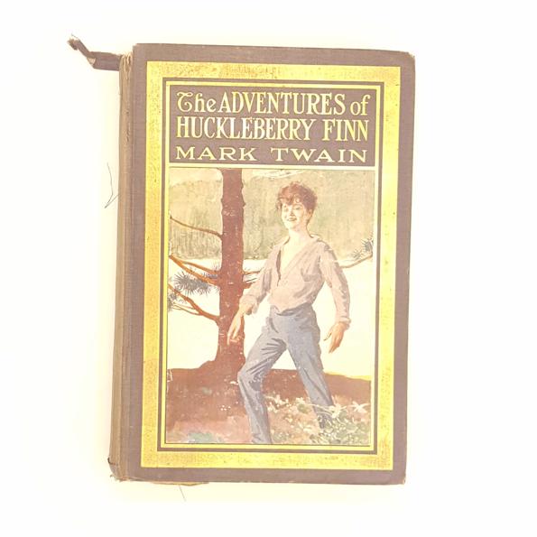 MARK TWAIN'S HUCKLEBERRY FINN 1928