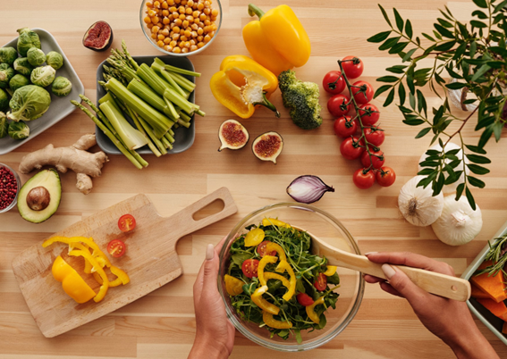 Table with a healthy salad and healthy foods