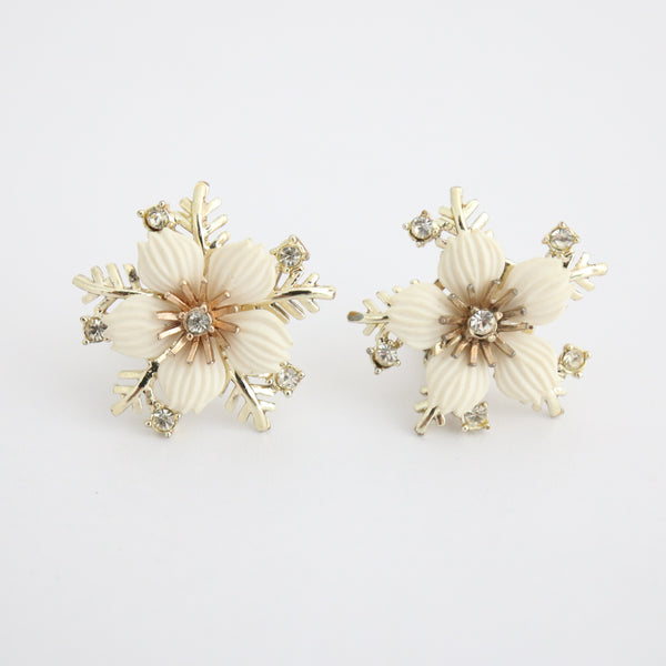Vintage Pearlized Plastic & Clear Rhinestones Flower Clip-On Earrings