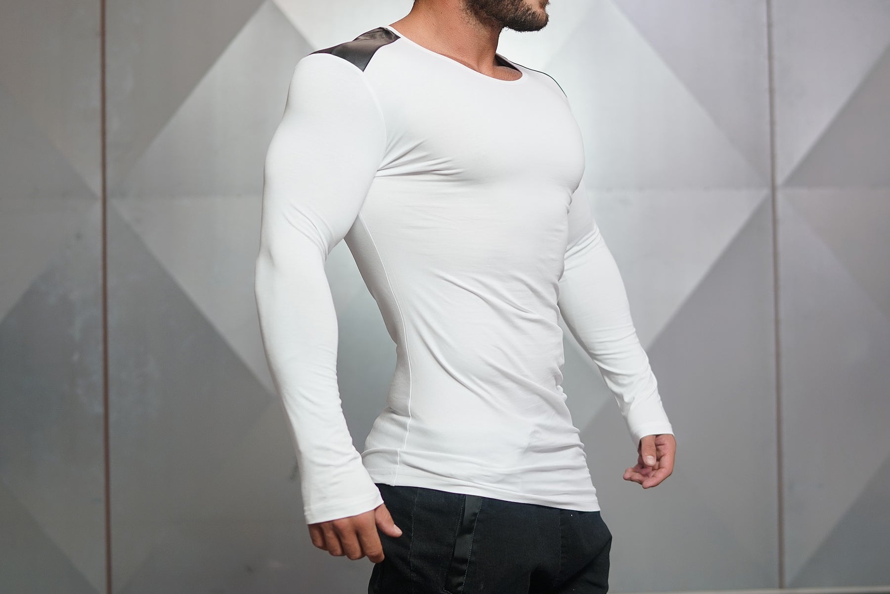 Body Engineers - DC – Enigma Long Sleeve - White - Seitlich