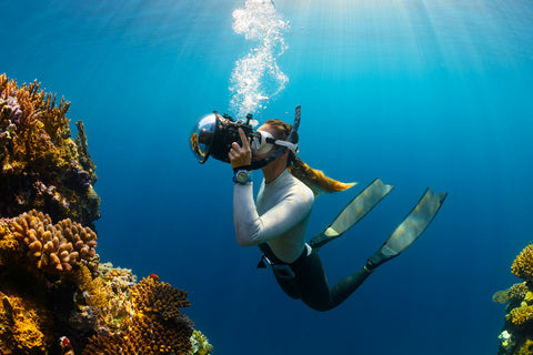 A woman scuba diver taking underwater photos