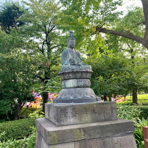 Temple statue in Tokyo