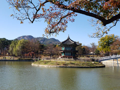 A scenic pond in the Gyeongbokgung Palace grounds