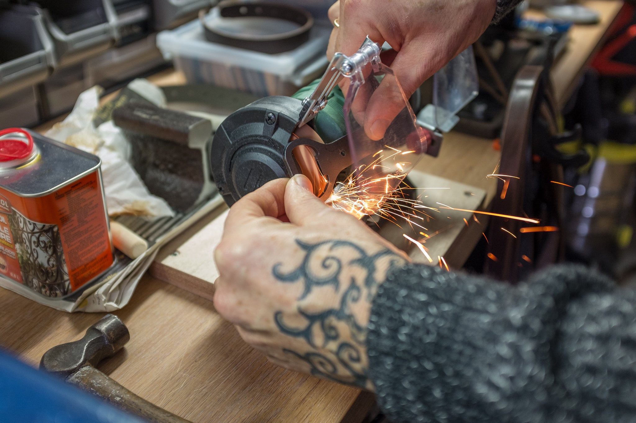 Grinding the right shape to lift the bottle cap