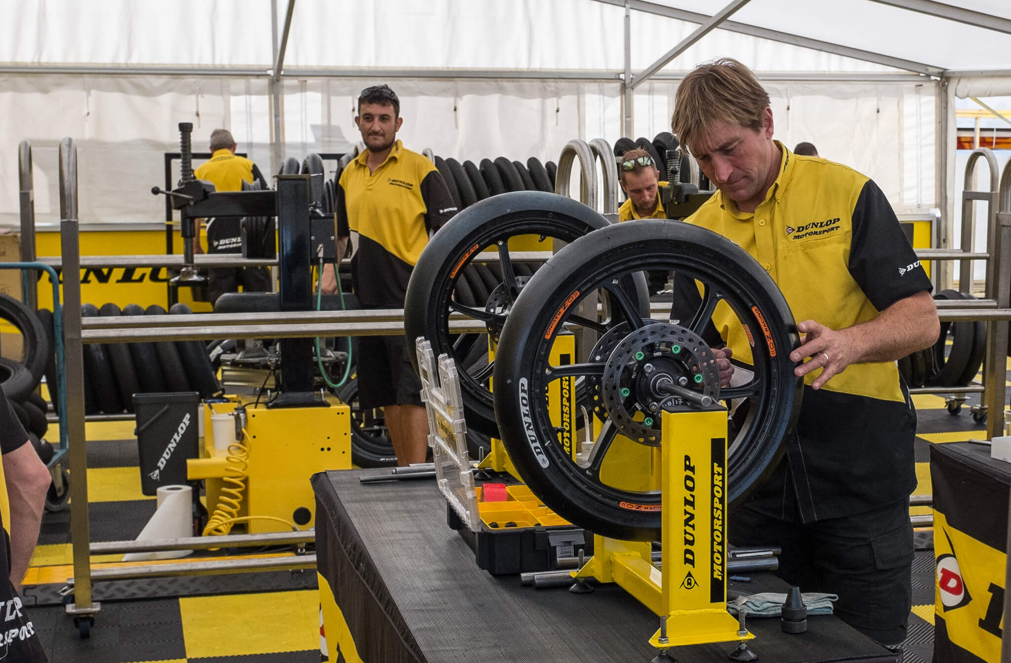The Dunlop service center. Placing new tyres and balancing the wheels