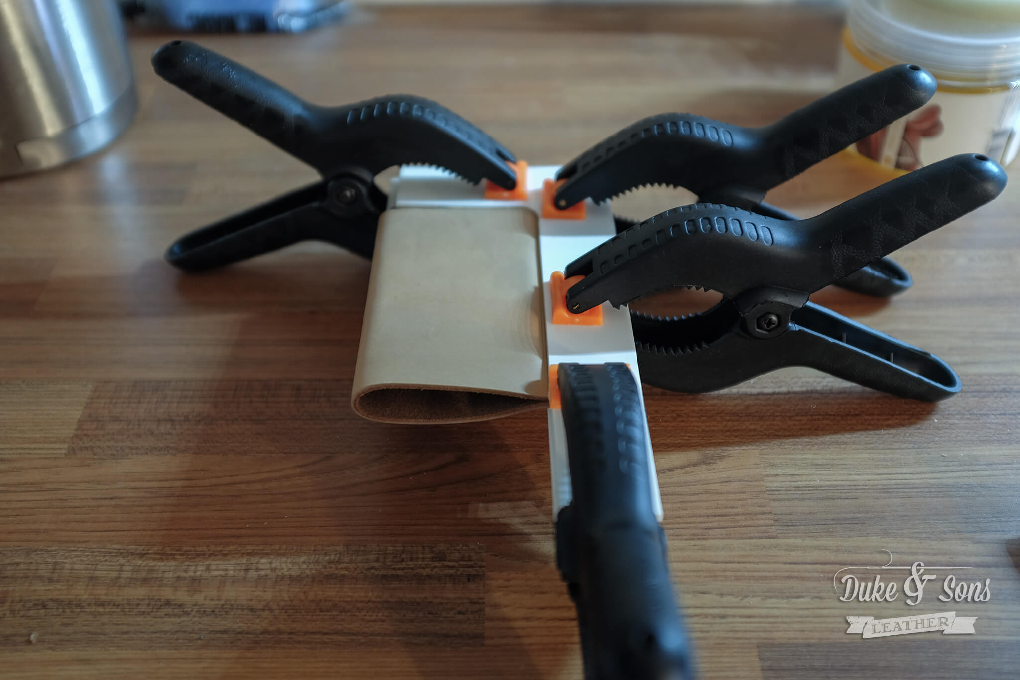 The molding of the vegetable tanned leather