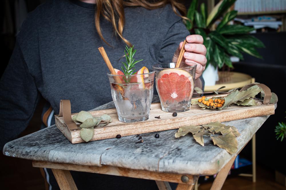 Gin tonic de canela, clavo y pomelo