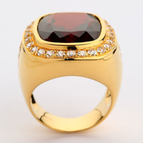 Lot - MENS 9K GOLD AND GARNET RING WITH DIAMOND SHOULDERS, 5.9GRAMS TOTAL,  APPROX. SIZE P