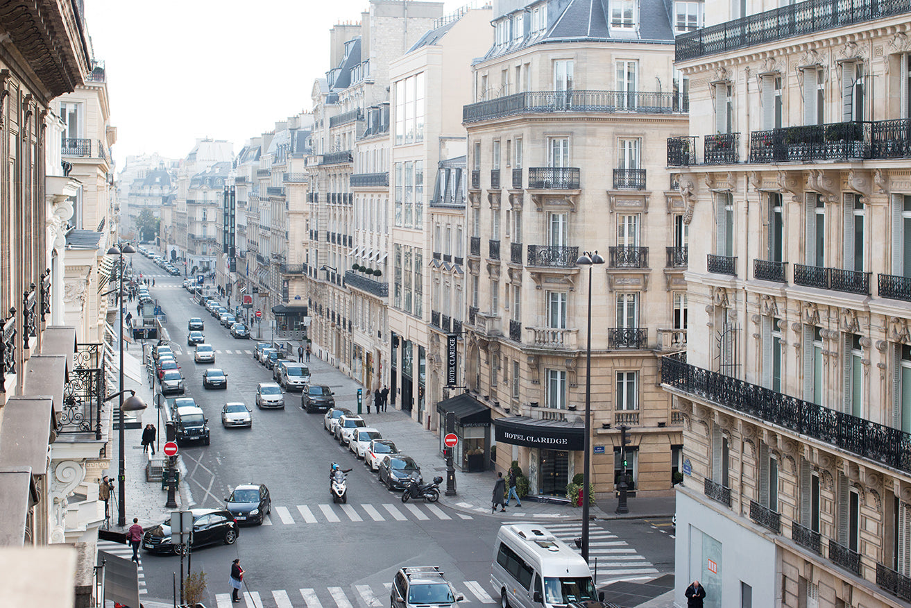 Right Bank Paris Street - Everyday Parisian