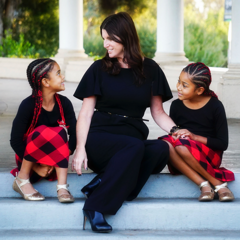 alisa on steps with daughters