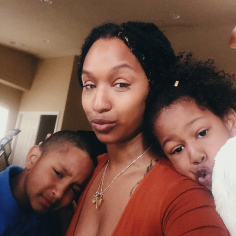 kendra mom with kids selfie