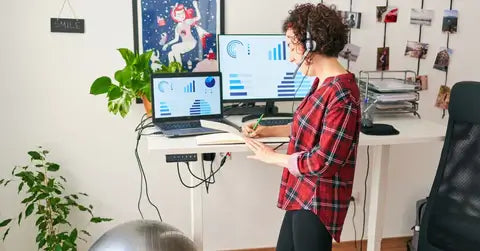 girl working on a height adjustable desk