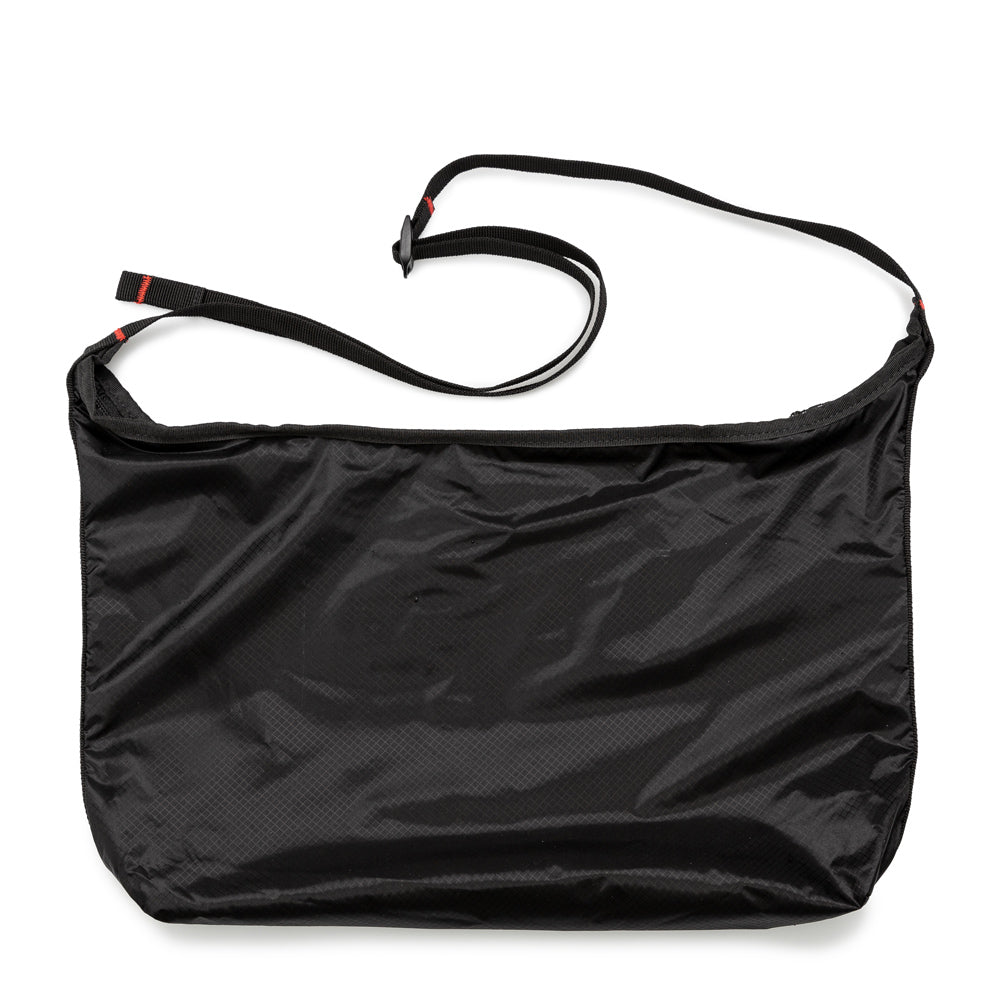 ปักพินในบอร์ด Women's Bags & Handbags