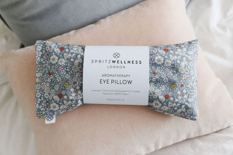 Spritz Wellness aromatherapy eye pillow with lavender, chamomile, linseed and buckwheat hull. For sleep, yoga, meditation, relaxation and massage.