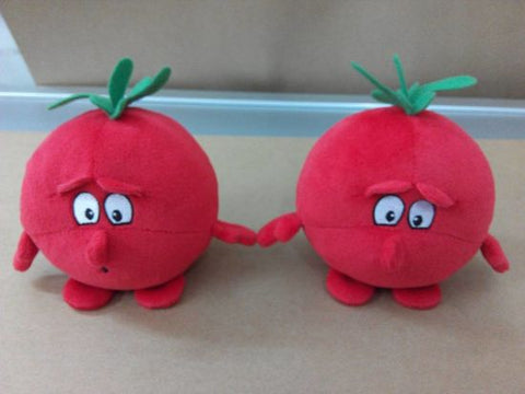 Peluche de tomate para niños pequeños.