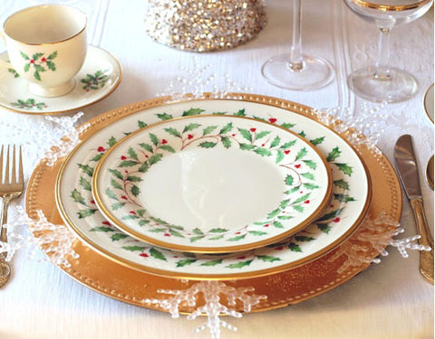 Christmas plate table setting