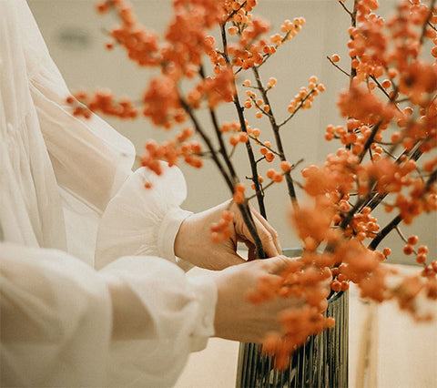 Autumn colors in a vase