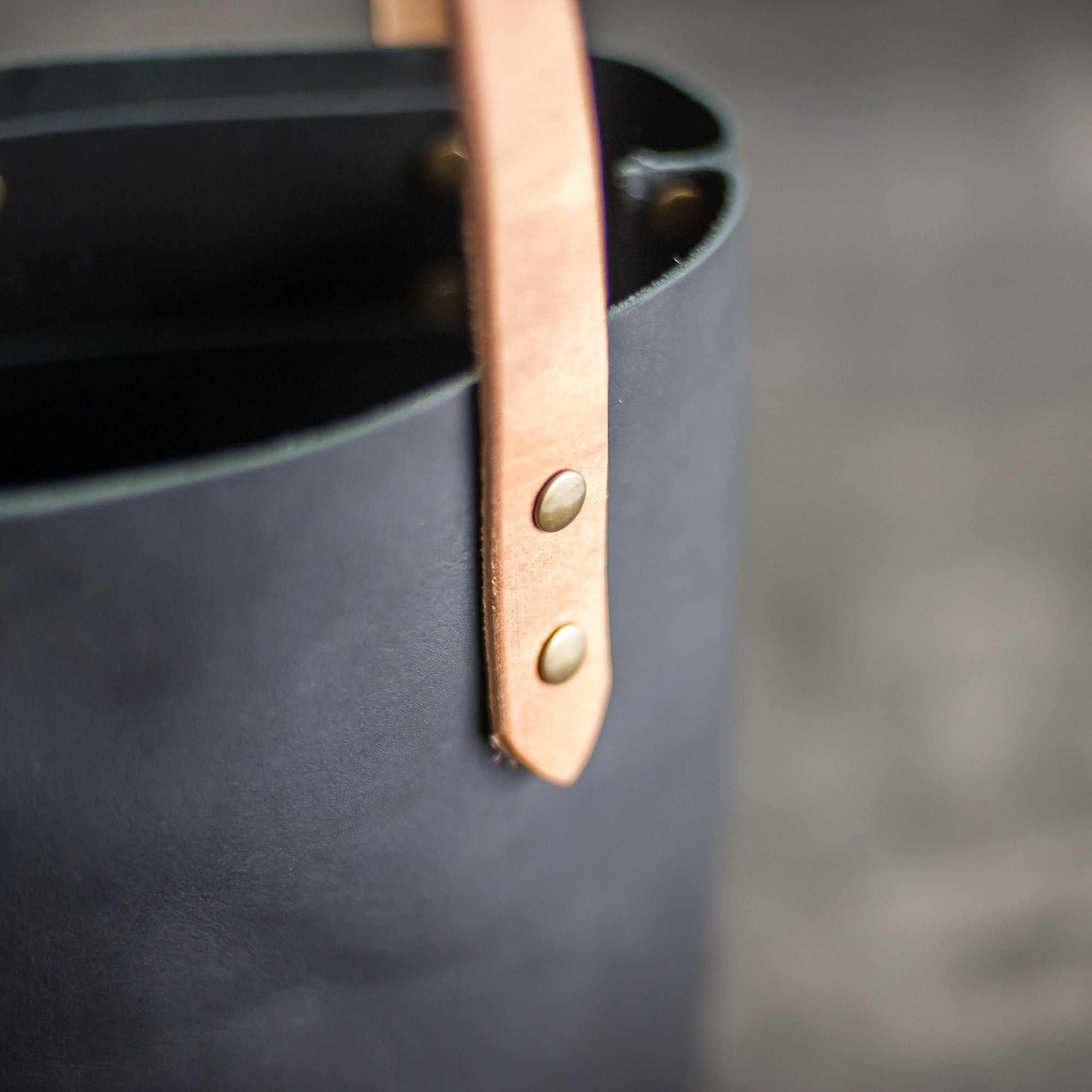 leather totes with zipper closure