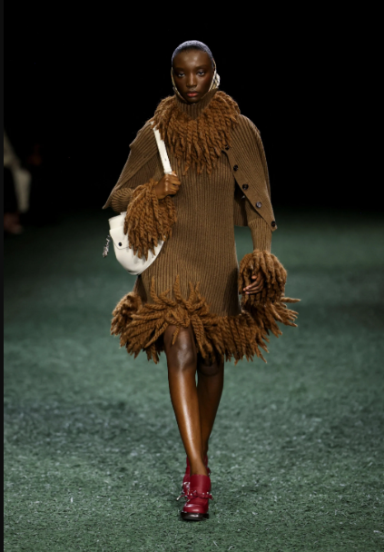 Burberry fur look at the LFW 2024