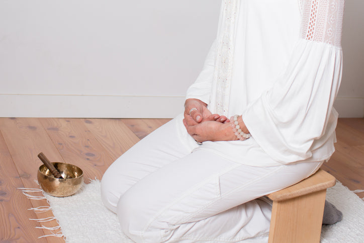 kneeling meditation position
