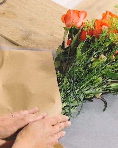 how to wrap a bouquet of flowers