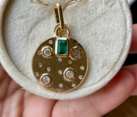 emerald_diamond_scattered_disc_pendant