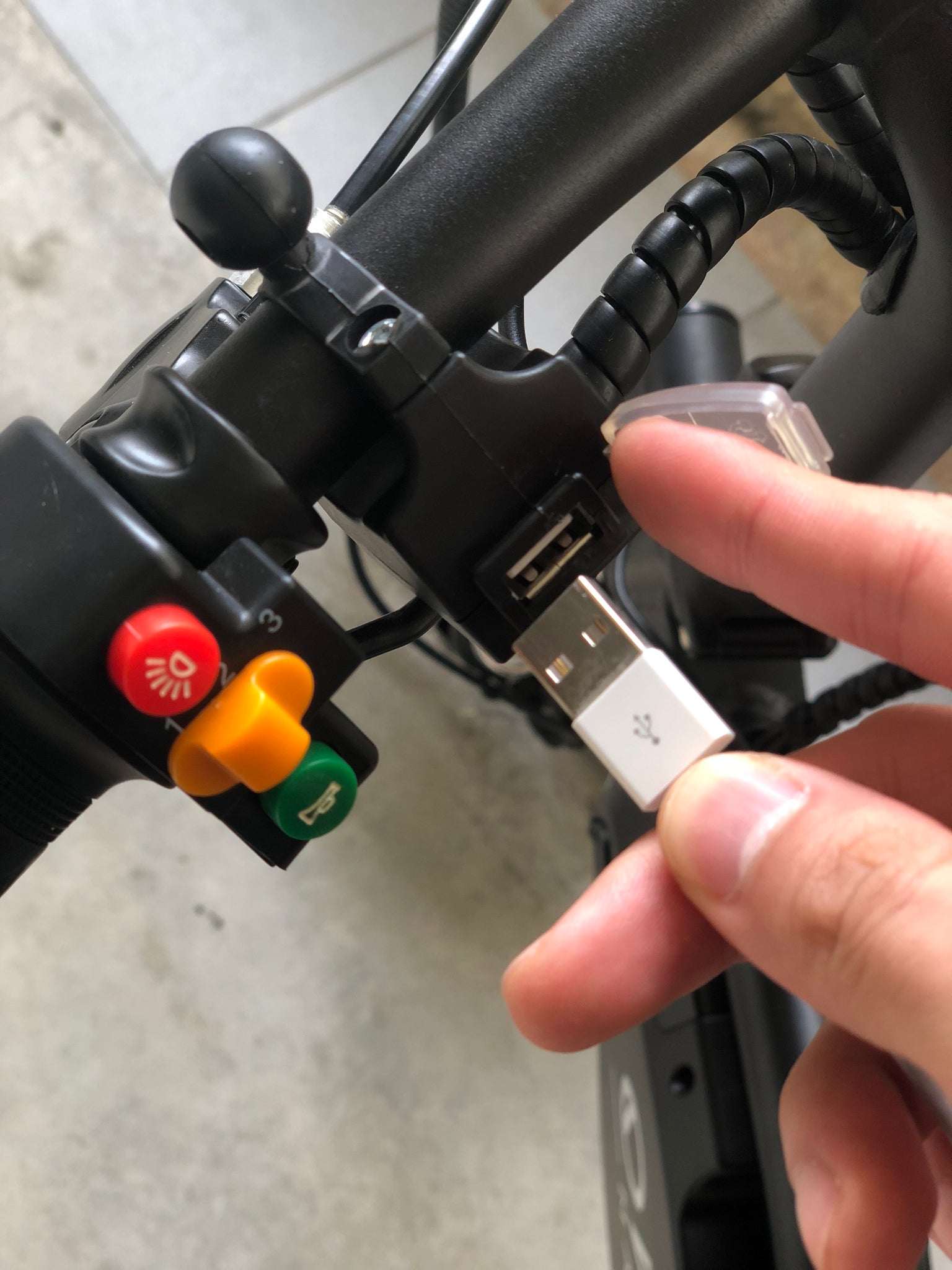ORCA electric scooter usb port