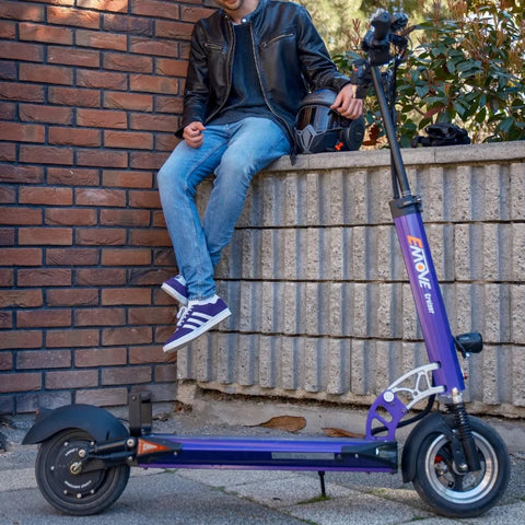 Scooter électrique portable EMOVE Cruiser S Crédit d'image : Dinamoride (https://www.facebook.com/dinamoride)