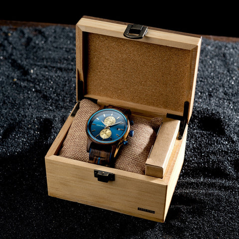 montres en bois bleu