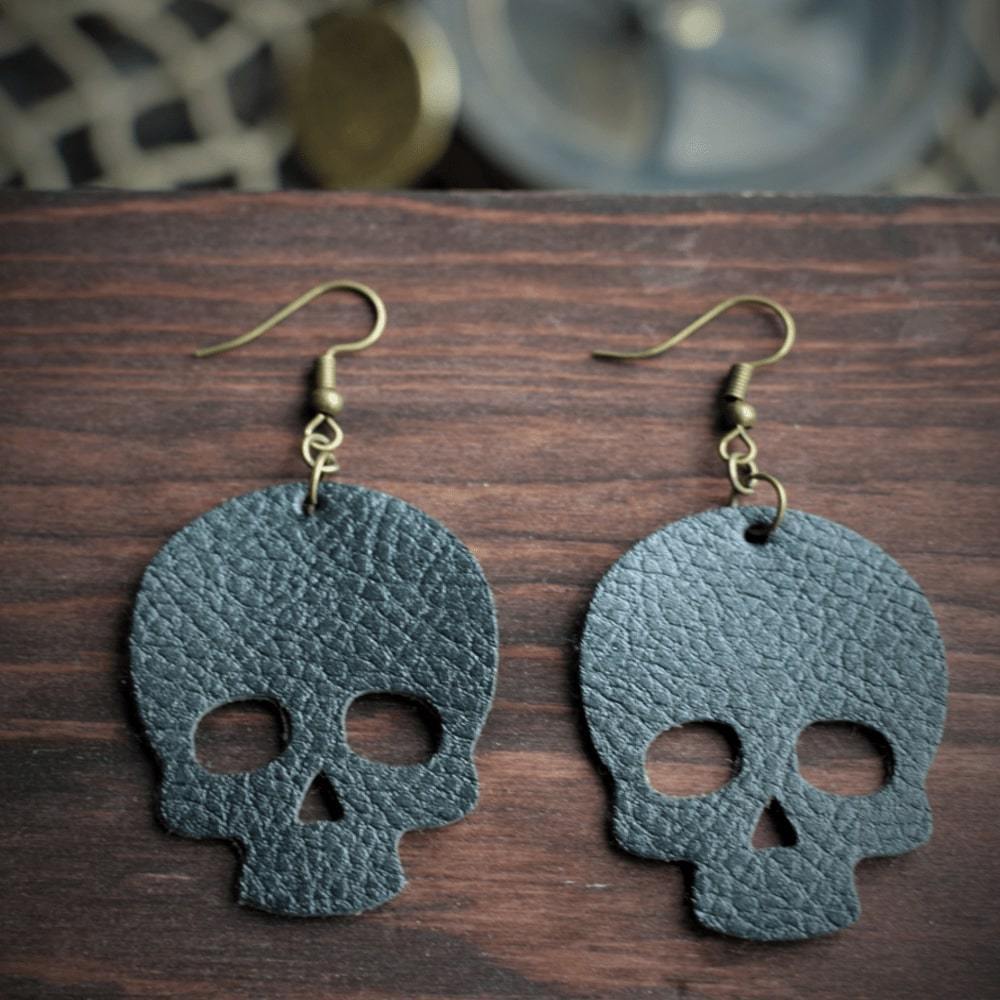 pearl skull earrings