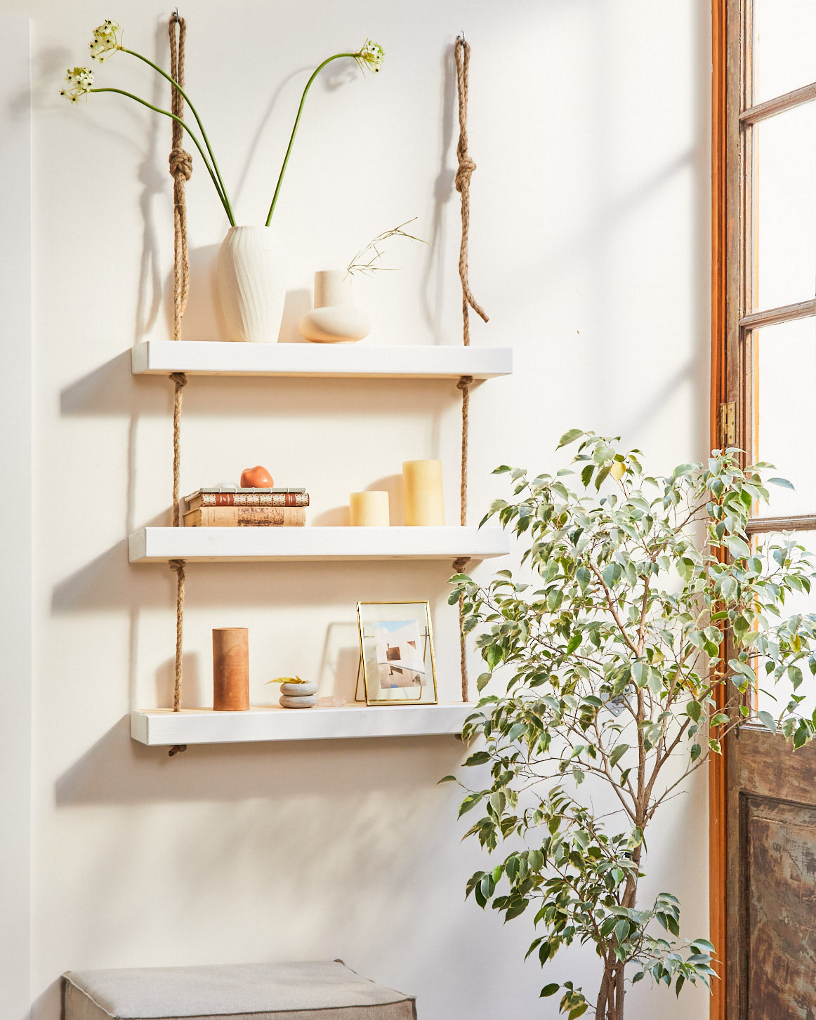Cómo decorar con estanterías colgantes - Blog de Woodies