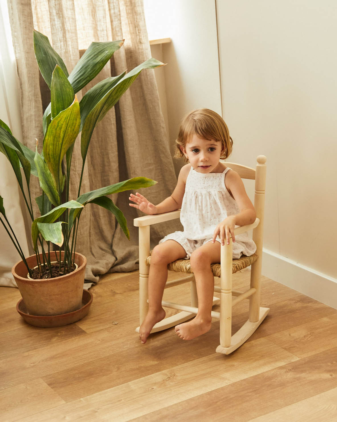 Sedia a dondolo per bambini in rattan Chloé