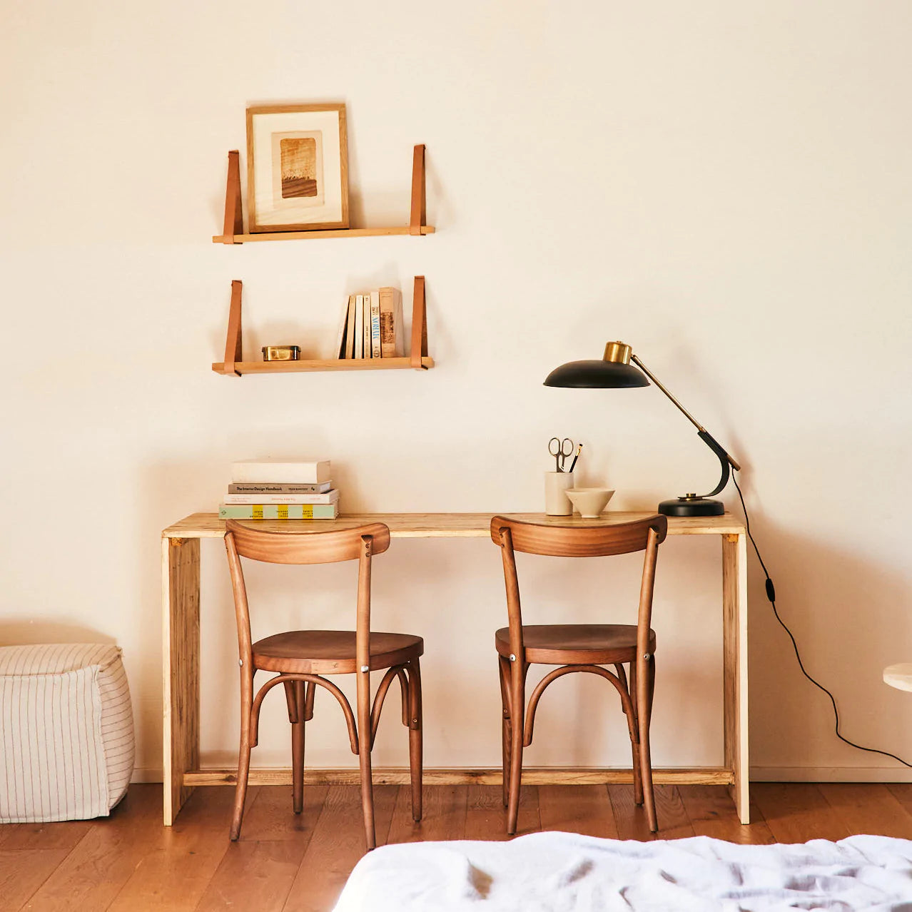 Escritorio de madera Zarek, perfecto para tu Home Office