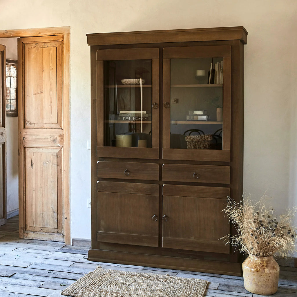 Vitrinas de estilo contemporáneo ideales para el salón comedor