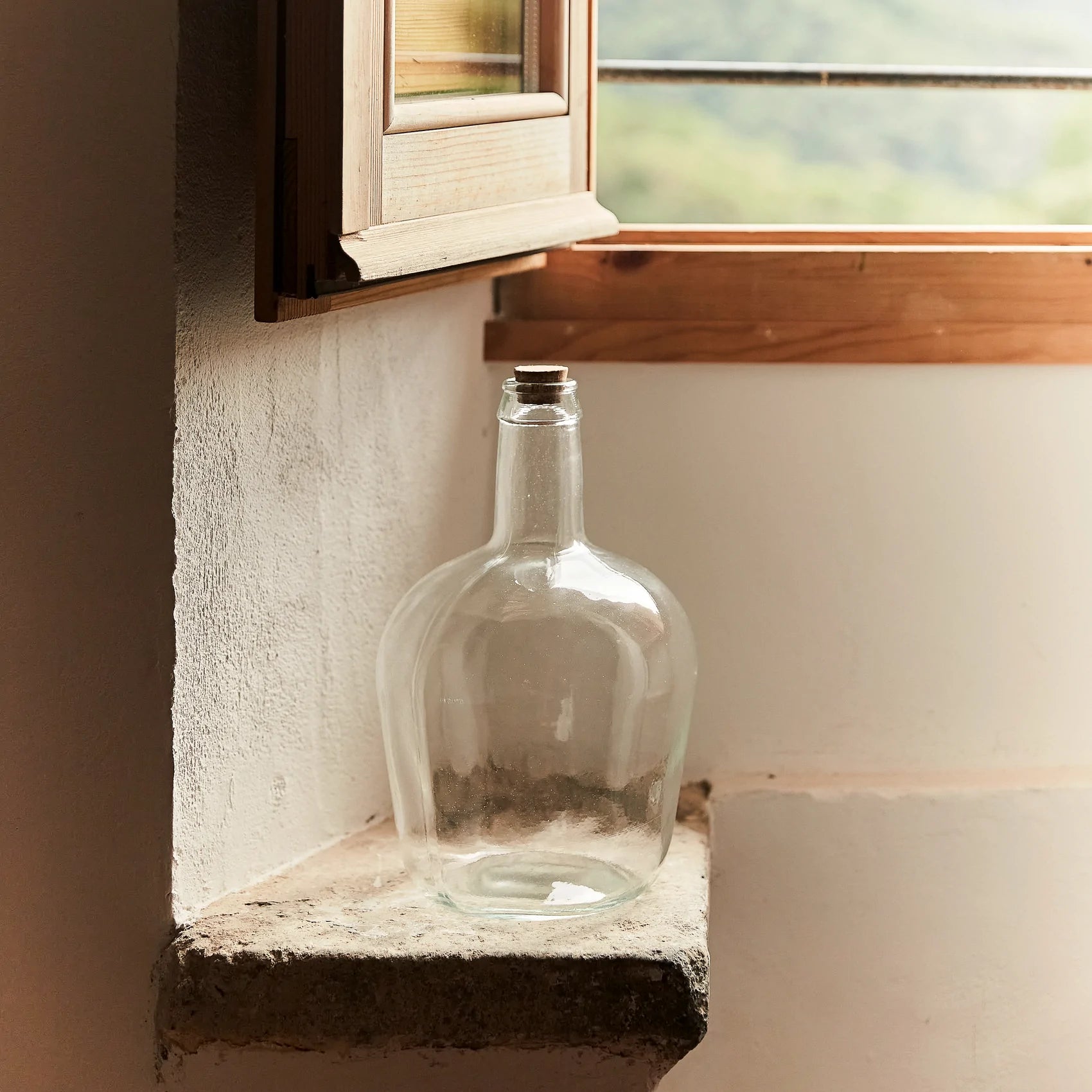 Jarrón damajuana de vidrio reciclado, ideal para tu decoración vintage
