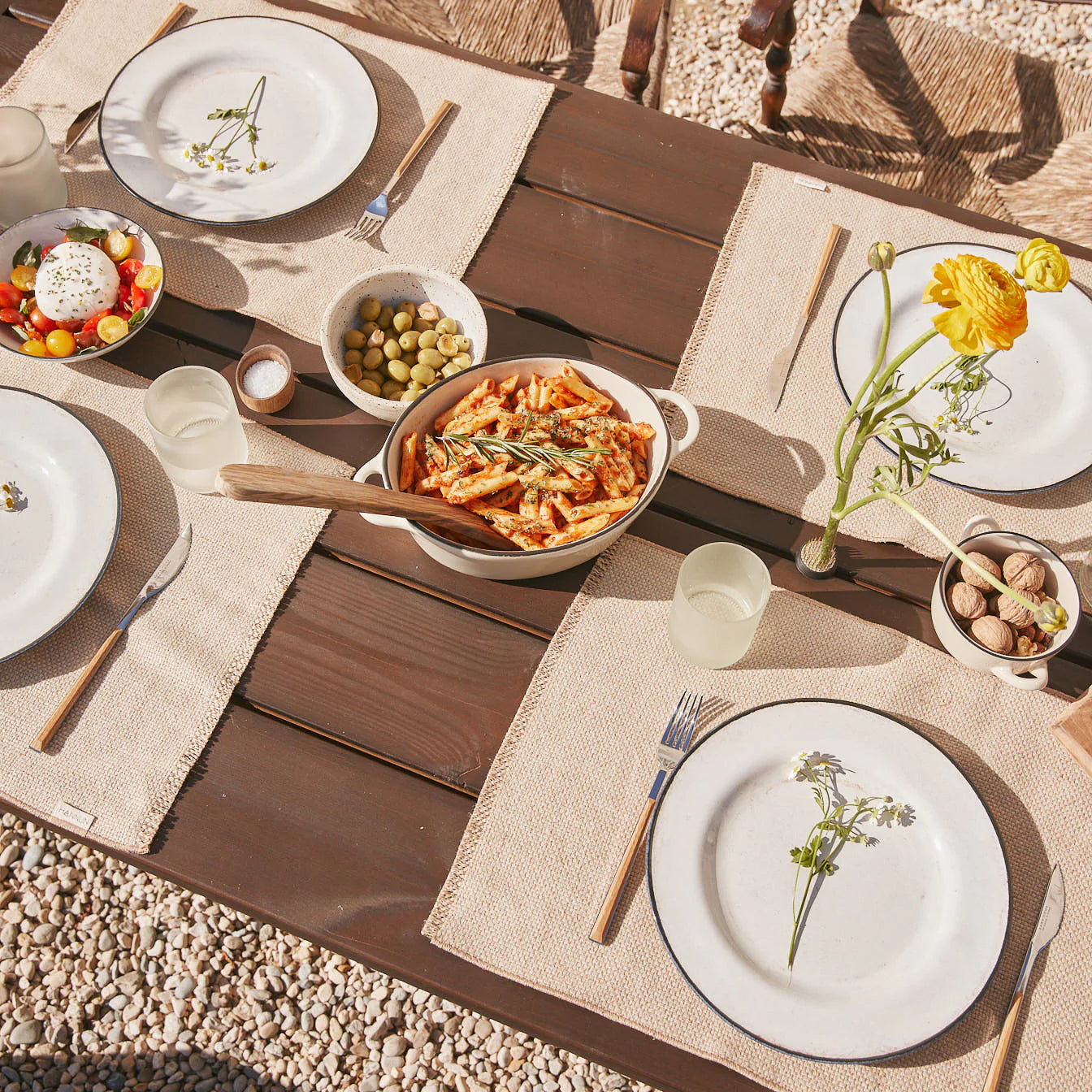 Manteles individuales para mesa de comedor de yute y lino.