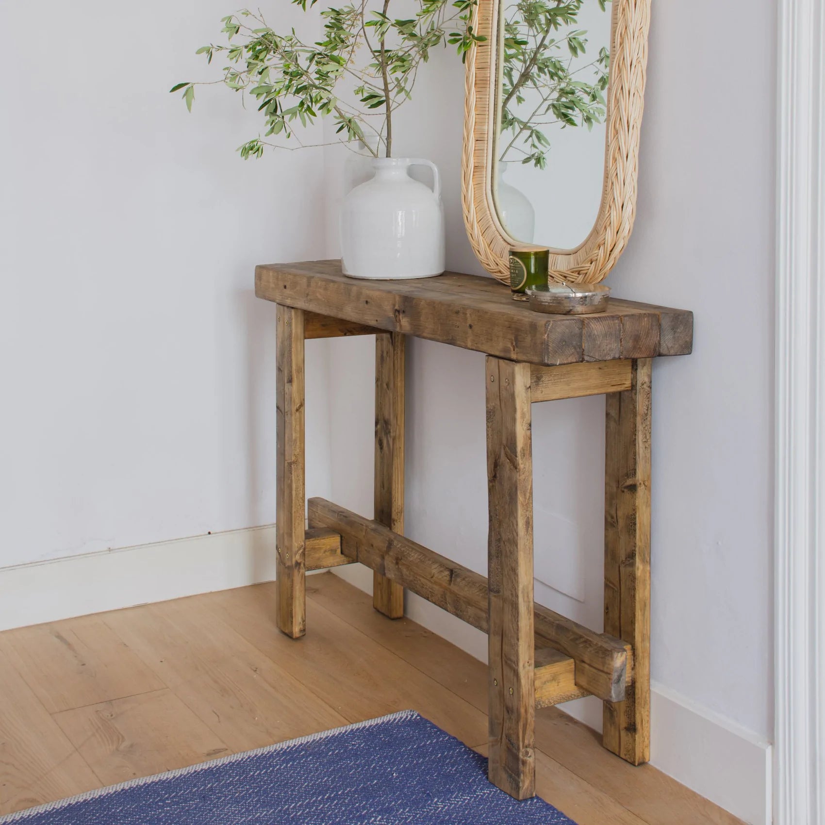 Recibidor de estilo rústico para decoración de estilo casa de campo.