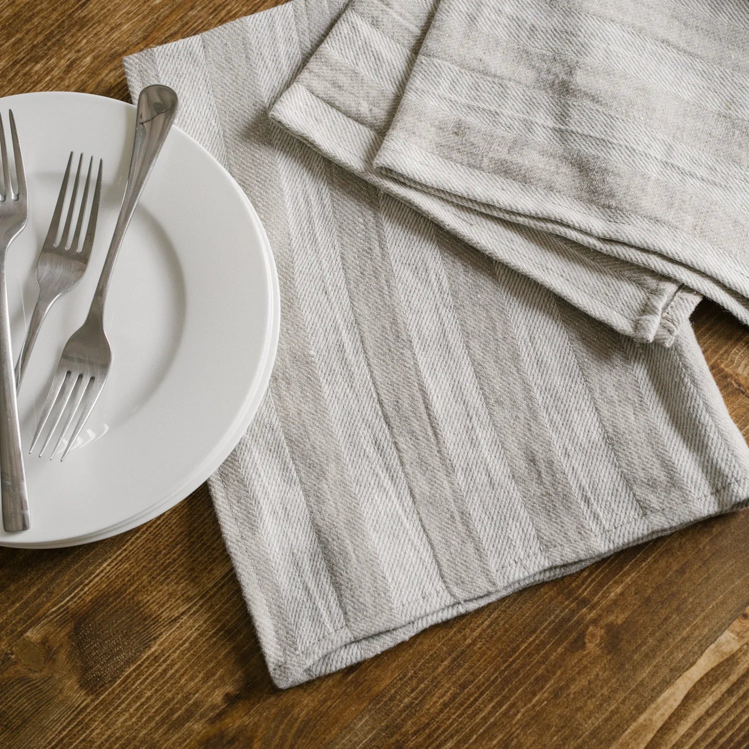 Manteles y servilletas de lino, el tejido más sostenible para tu mesa