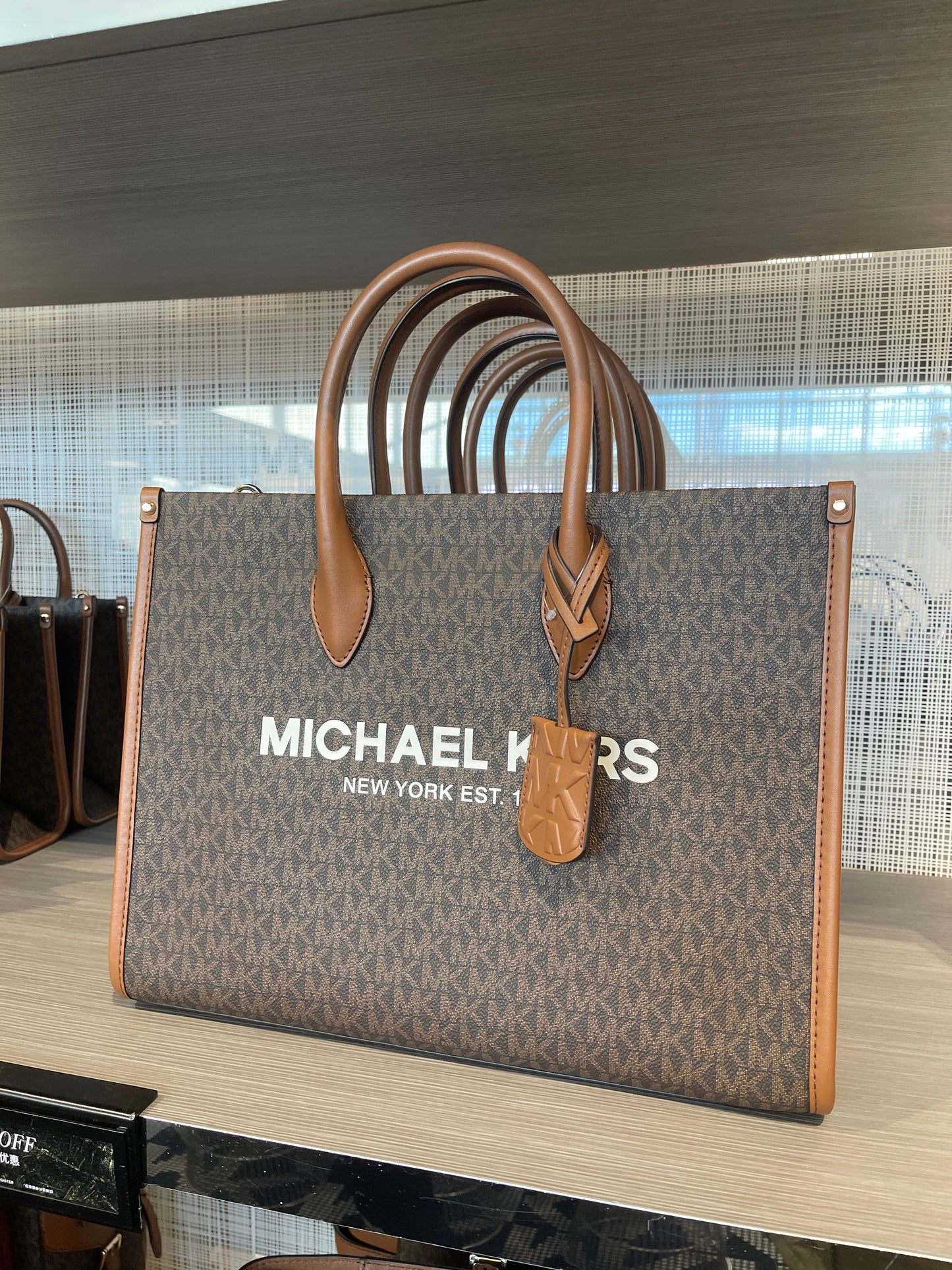 Michael Kors Jet Set Large Chain Shoulder Tote Bag In Black – SELLECTION