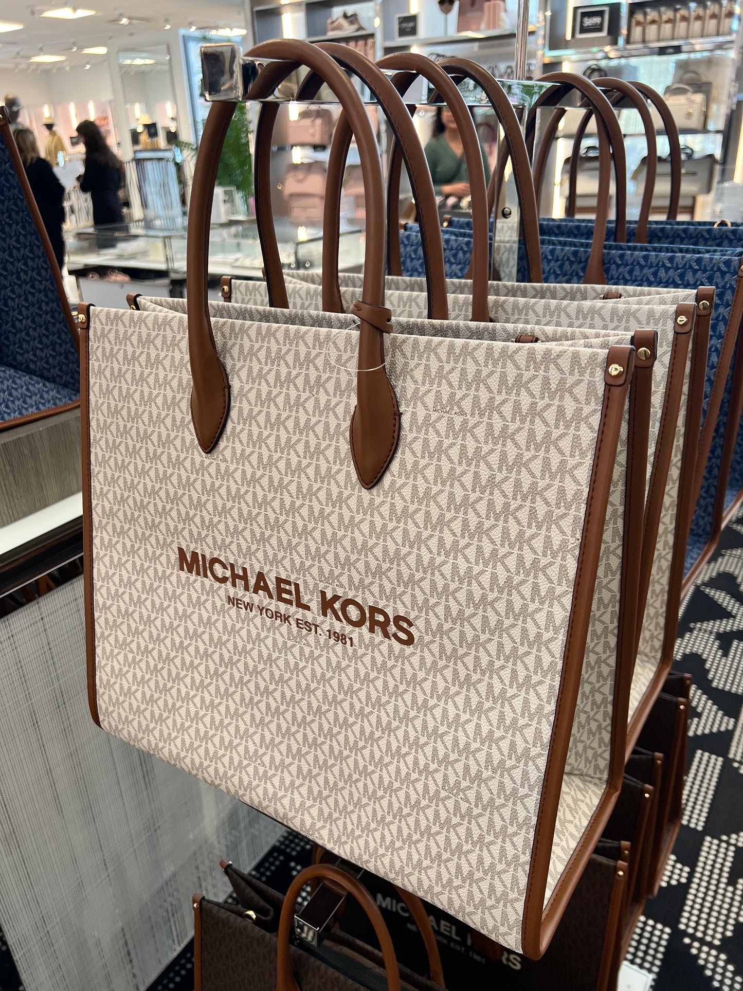 Michael Kors Mirella Large Monogram Vanilla – SELLECTION