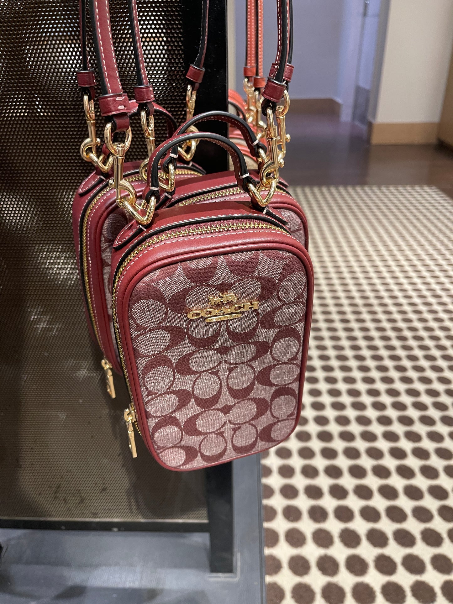 COACH☆新品】エヴァ フォーン クロスボディ・シグネチャー