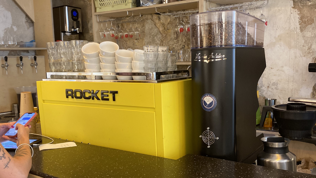 Rocket espresso jaune - mana espresso coffee shop