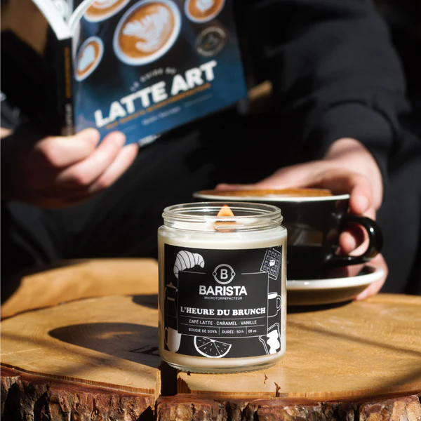 Does the smell of coffee make you swoon? Handcrafted by our friends at La Shop à Savons, our coffee-scented candle recalls the comforting, warm feel of a brunch with friends and family. As its wooden wick burns, it releases the sweet smell of a café latte with a hint of caramel and vanilla.