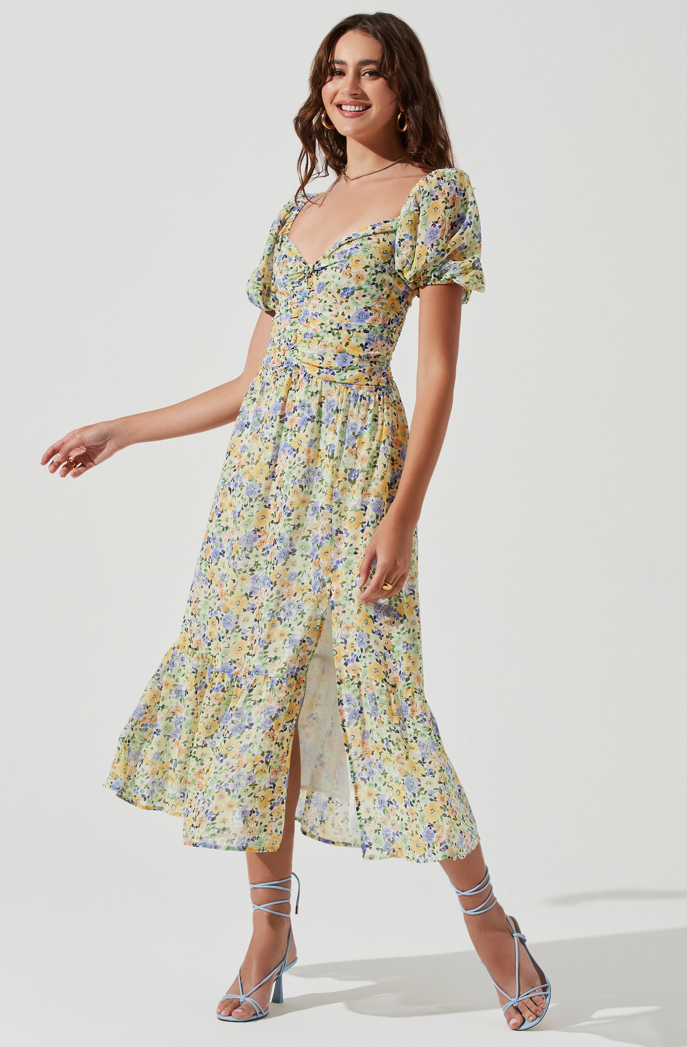 Bestil Penneven Muldyr Tawny Floral Ruched Midi Dress – ASTR The Label