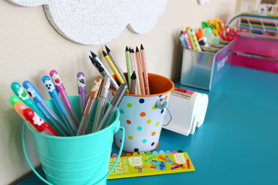 Colorful cups can keep pens tighty in any art and craft room