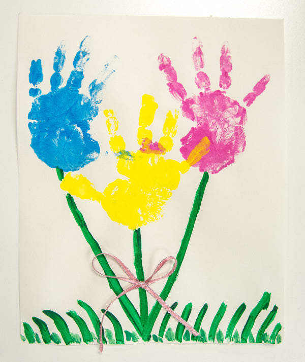 Poster paint and little hands are all you need to make a fingerpaint flower bouquet for Easter